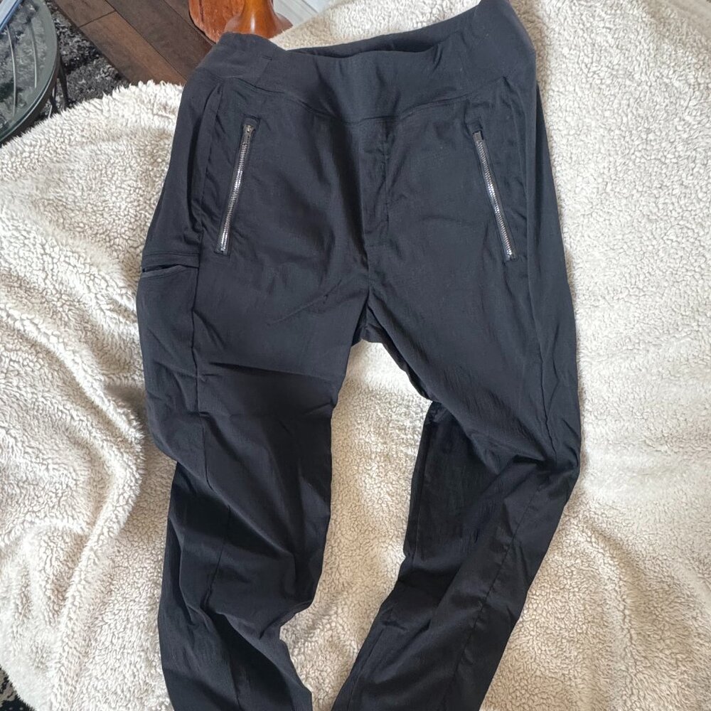Athleta size 6 black joggers.